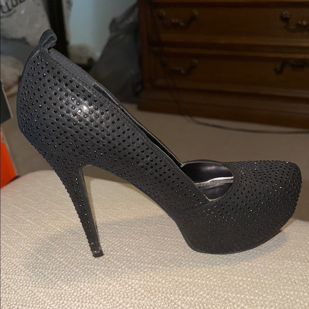 Elegant Black Women's Heels - Picture 2 of 4